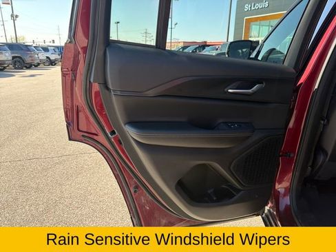 Used 2025 Jeep Grand Cherokee Altitude image 28