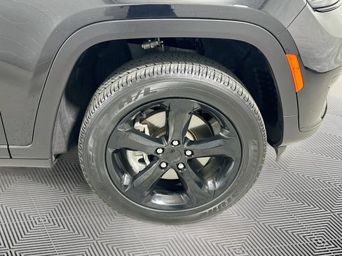 Used 2025 Jeep Grand Cherokee L Altitude AWD/4WD image 11