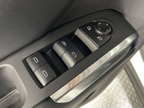 Used 2025 Chevrolet Traverse LT AWD/4WD image 13
