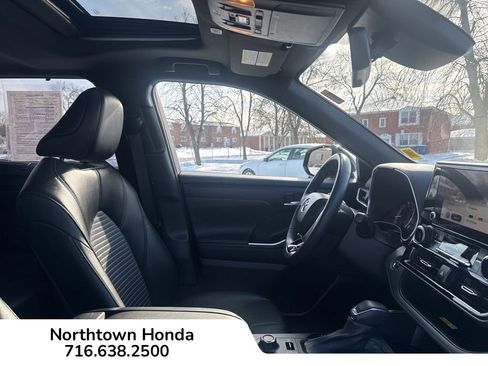 Used 2023 Toyota Highlander L image 16