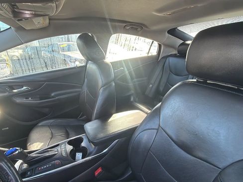 Used 2018 Chevrolet Volt Premier w/ Driver Confidence Package FWD image 15