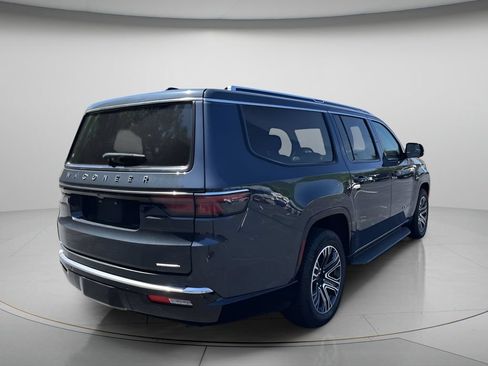 Used 2024 Jeep Wagoneer L Series II RWD image 7