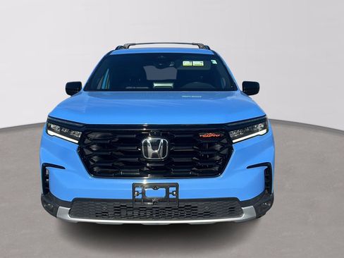 Used 2025 Honda Pilot TrailSport image 2
