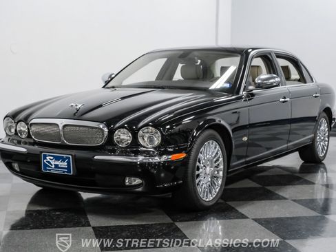 Used 2007 Jaguar XJ8 L RWD image 17