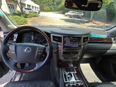 Used 2014 Lexus LX 570 4WD image 19
