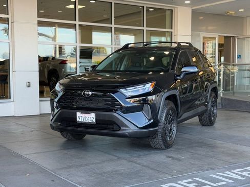 Used 2025 Toyota RAV4 XLE image 2