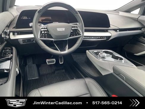 Certified 2025 Cadillac Optiq Luxury 2 w/ LPO, Floor Liner Package AWD/4WD image 19