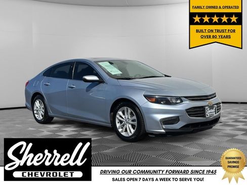 Used 2018 Chevrolet Malibu LT FWD image 1