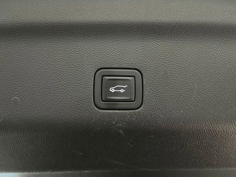 Certified 2024 GMC Yukon XL SLT AWD/4WD image 8