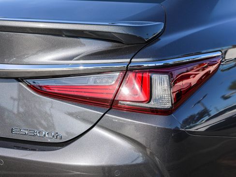 Used 2025 Lexus ES 300h w/ Premium Package FWD image 27