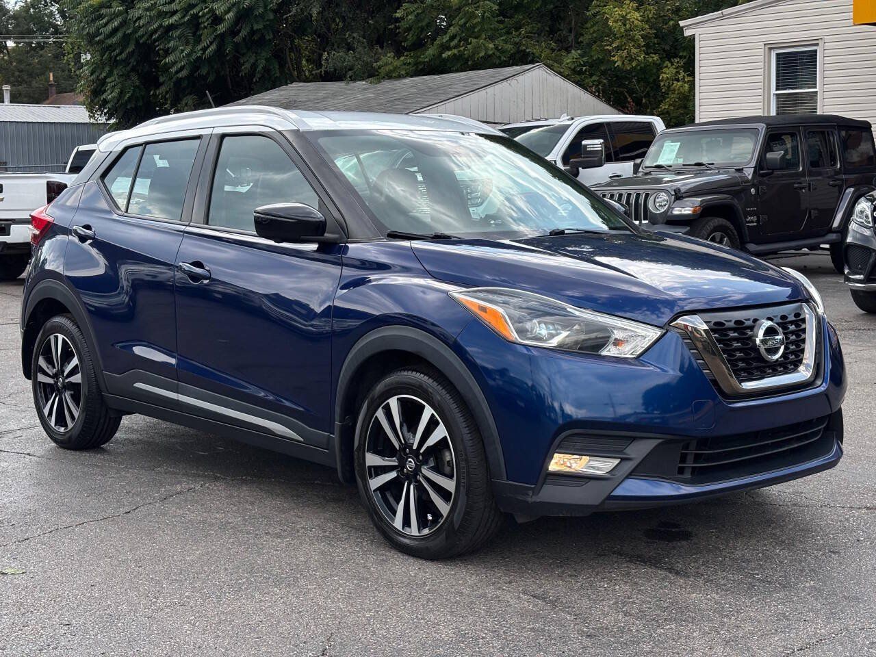 Used 2019 Nissan Kicks SR w/ SR Premium Package FWD image 2