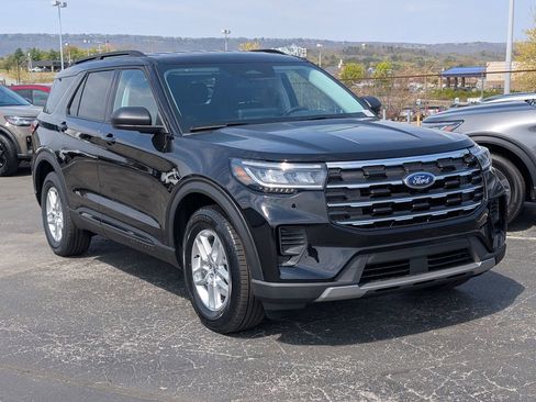 New 2026 Ford Explorer Active image 2