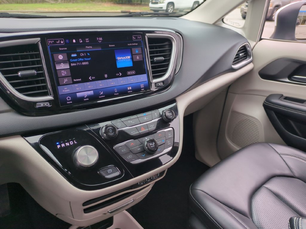 Used 2023 Chrysler Pacifica Touring-L FWD image 22