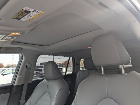 Used 2023 Toyota Highlander XLE image 18