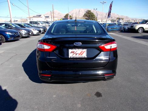 Used 2016 Ford Fusion SE w/ Equipment Group 201A image 6