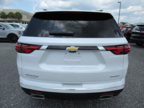 Used 2023 Chevrolet Traverse Premier FWD image 6