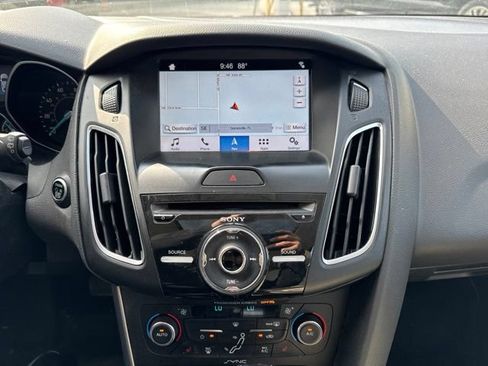 Used 2017 Ford Focus Titanium FWD image 21