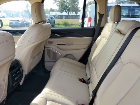 Used 2022 Jeep Grand Cherokee Limited image 31