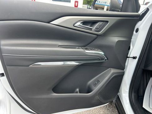 New 2026 Chevrolet Traverse LT w/ Sun and Wheel Package FWD image 11