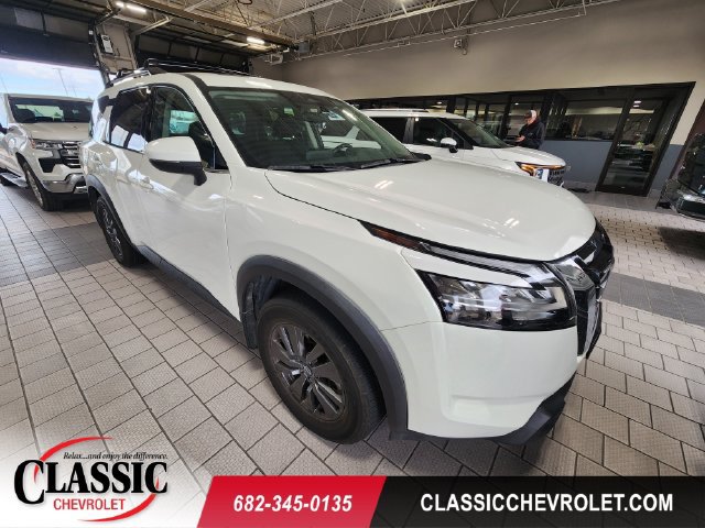 Used 2022 Nissan Pathfinder SV w/ SV Premium Package AWD/4WD image 1