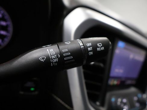 Used 2023 GMC Acadia SLE image 34