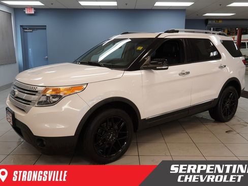 Used 2014 Ford Explorer XLT w/ Equipment Group 202A image 1