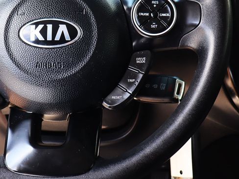 Used 2017 Kia Soul FWD image 50