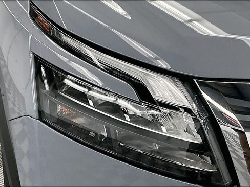 Used 2025 Nissan Pathfinder Platinum AWD/4WD image 36