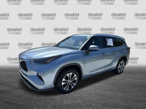 Used 2022 Toyota Highlander XLE FWD image 5