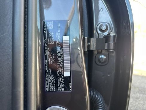 Certified 2023 Volvo XC60 B5 Plus w/ Climate Package image 33