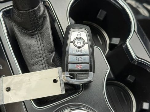 Used 2018 Ford Explorer Platinum image 16