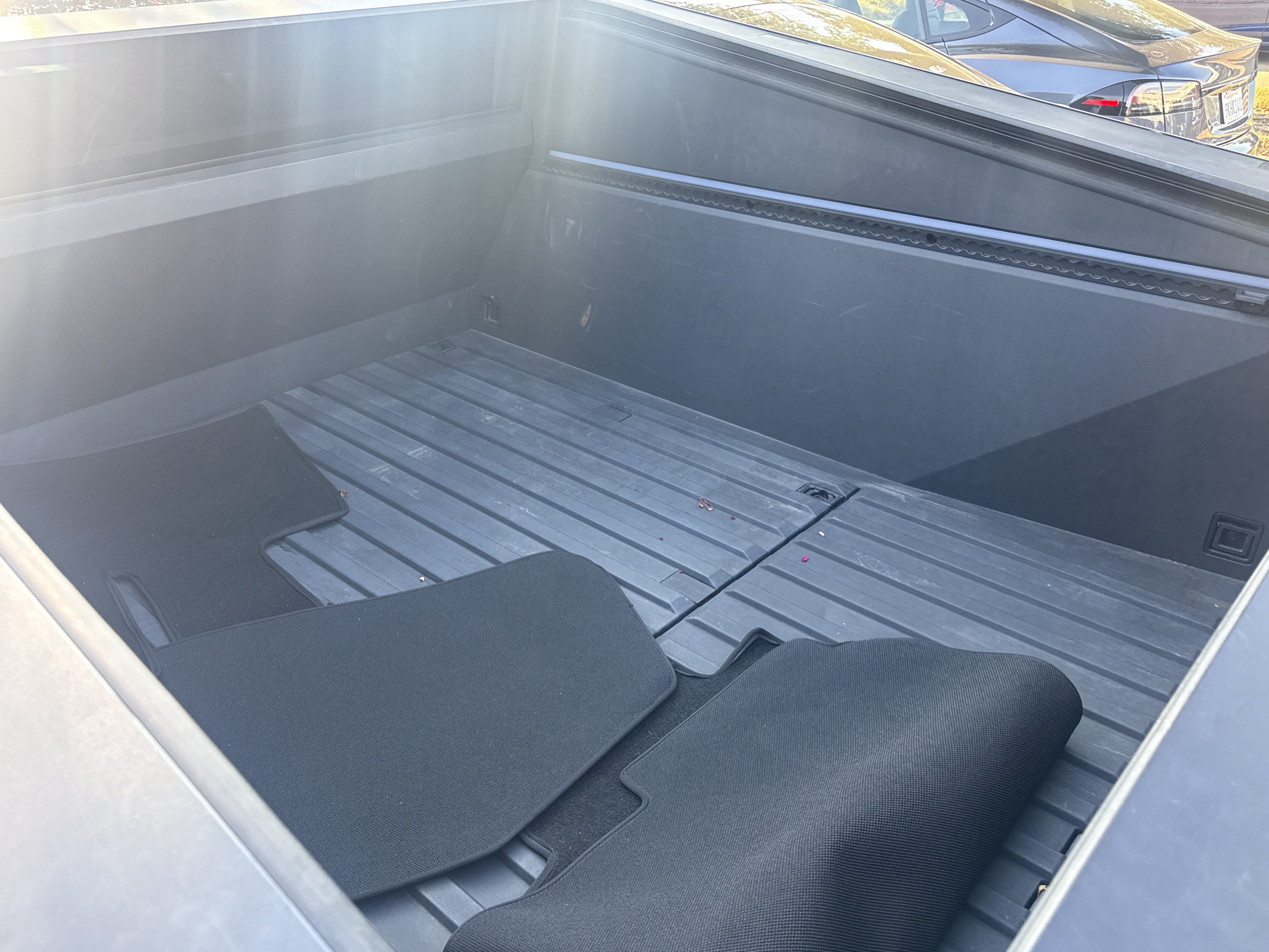 Used 2024 Tesla Cybertruck AWD Crew Cab image 3