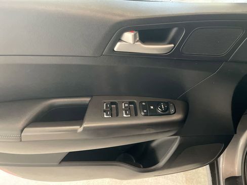 Used 2018 Kia Sportage LX image 13