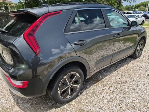 Used 2025 Kia Niro LX FWD image 3