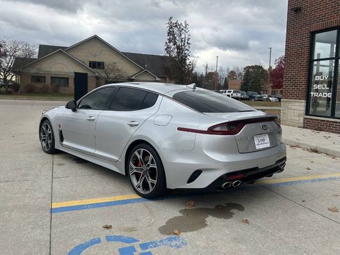 Used 2018 Kia Stinger GT2 image 9
