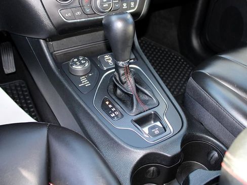 Used 2022 Jeep Cherokee Trailhawk w/ Comfort/Convenience Group image 21