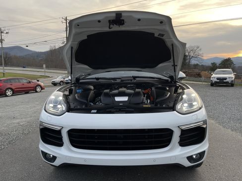Used 2018 Porsche Cayenne S Platinum image 24