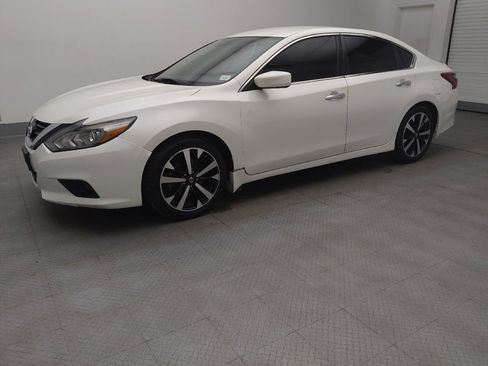 Used 2018 Nissan Altima 2.5 SR image 2