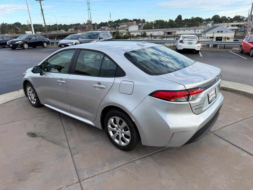 Used 2025 Toyota Corolla LE FWD image 9