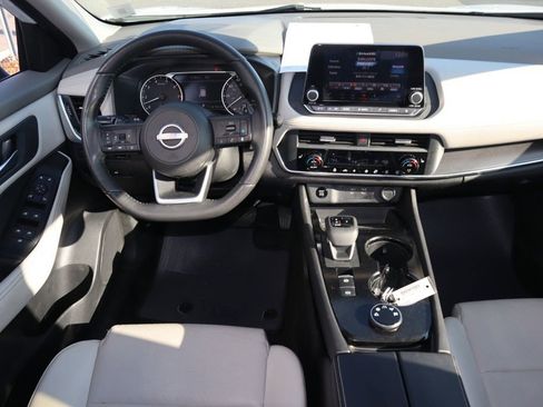 Used 2024 Nissan Rogue SV w/ SV Premium Package image 14