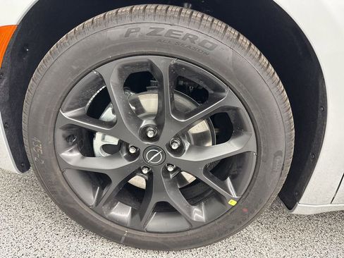 New 2026 Chrysler Pacifica Select image 10