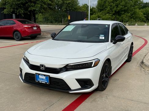 Used 2023 Honda Civic Sport image 1