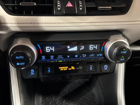 Used 2020 Toyota RAV4 XLE Premium AWD/4WD image 21