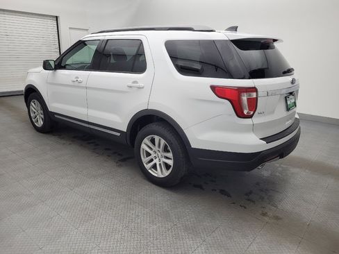 Used 2018 Ford Explorer XLT image 3