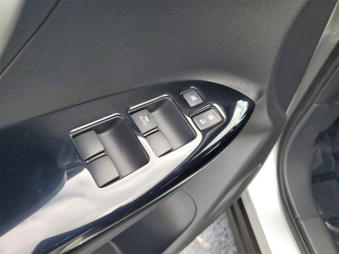 New 2025 Mitsubishi Eclipse Cross LE image 9