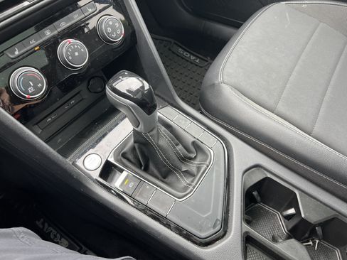 Certified 2023 Volkswagen Taos SE w/ Panoramic Sunroof Package FWD image 22