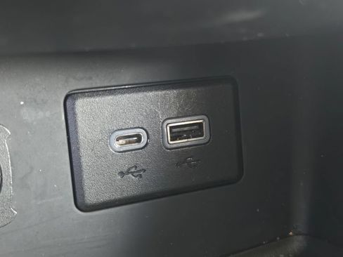 Used 2022 GMC Acadia SLE FWD image 16