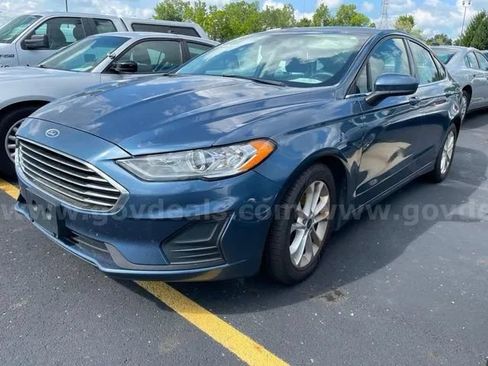 Used 2019 Ford Fusion SE FWD image 4