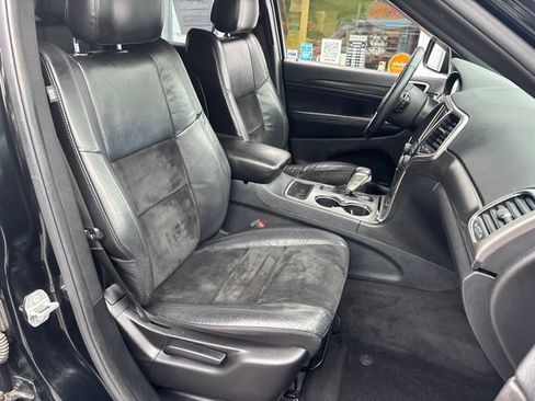 Used 2017 Jeep Grand Cherokee Altitude AWD/4WD image 9