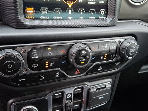 Certified 2022 Jeep Wrangler Unlimited Sport AWD/4WD image 16